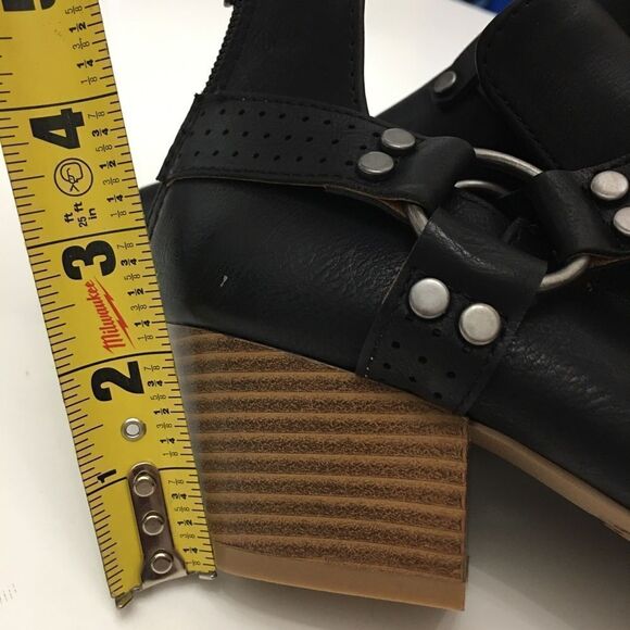 Qupid Black Pointed Toe Cut-out Ankle Booties - Picture 9 of 13